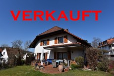 *Einfamilienhaus im Landhausstil in ruhiger Lage von Solms-Oberndorf*