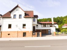 * Stilvolles, sofort bezugsf&auml;higes Ein- bis Zweifamilienhaus in Braunfels-Bonbaden *