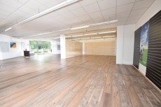 * Gewerbefl&auml;che in "Solmser-Passage" in Burgsolms *
