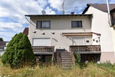 * Einfamilienhaus mit gro&szlig;em Grundst&uuml;ck in Feldrandlage von Braunfels-Bonbaden*