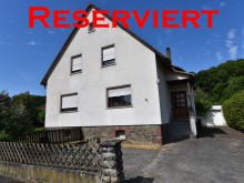 * 2-Familienhaus in traumhafter Feldrandlage von Solms-Oberndorf *
